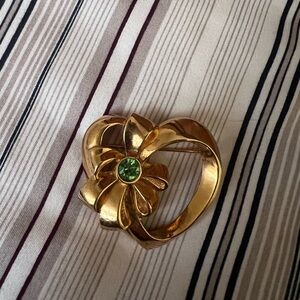 Avon Vintage Uranium Glass Stone Heart Brooch, Gold Tone, very good condition